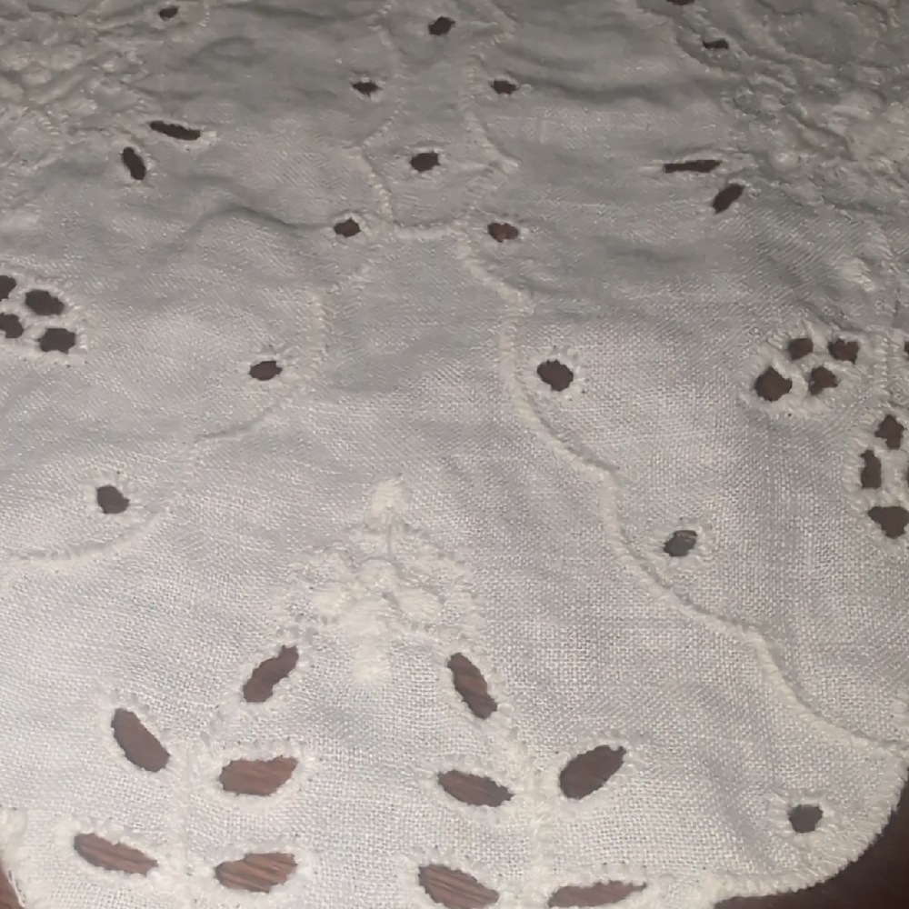 Machine Made Vintage Linens Lot #18 - Picture 9 of 13